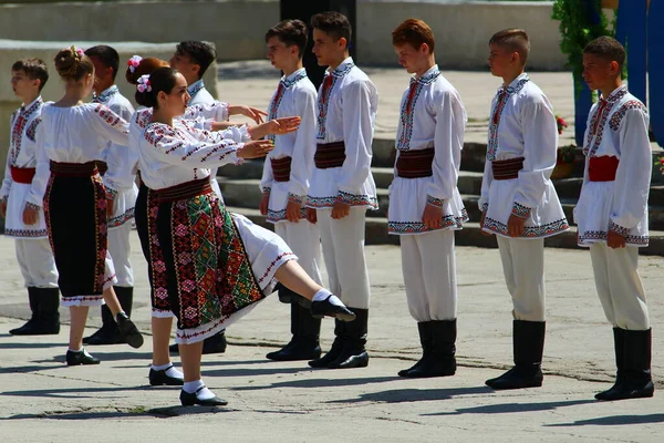 Balti Moldova 2019 Június Népi Autentikus Ünnep Nemzeti Jelmez Napja — Stock Fotó