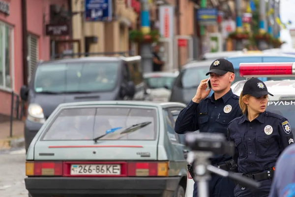Chernivtsi, Ukrayna, 1 Temmuz 2018 Ukrayna yeni polisi