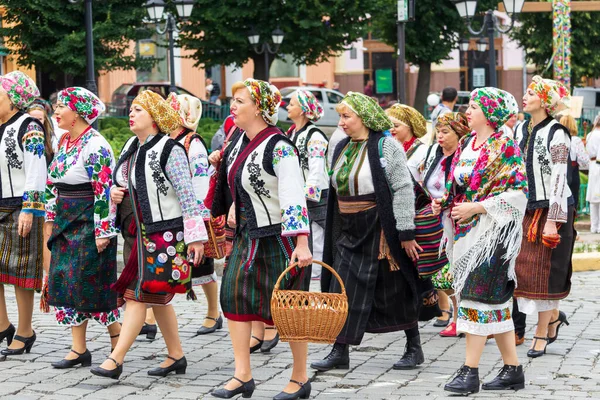 Czernowitz Ukraine Juli 2018 Öffentliches Offenes Festival Erwachsene Frauen Nationaltracht — Stockfoto