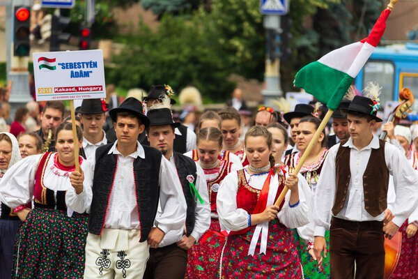 Черновцы, Украина, 1 июля 2018 года. Венгры в национальных костюмах. Буковинские митинги
