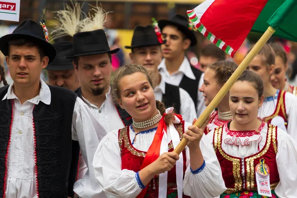 Черновцы Украина Июля 2018 Года Девушка Флагом Венгрии Национальной Одежде — стоковое фото