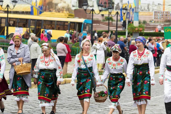 Chernivtsi Ukrayna Temmuz 2018 Halk Festivali Geleneksel Sebze Sepetleriyle Ulusal — Stok fotoğraf