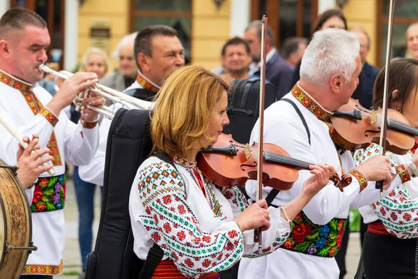 Chernivtsi Ukrayna Temmuz 2018 Halk Festivali Şehrin Sokaklarında Halk Topluluğunda — Stok fotoğraf