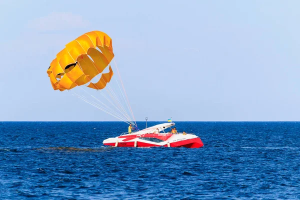 Odessa Ucraina Luglio 2018 Intrattenimento Mare Paracadute Legato Una Barca — Foto Stock