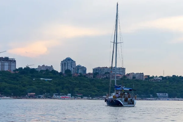 Odessa, Ukrayna 7 Temmuz 2018 Eğlence Gemisi denizde
