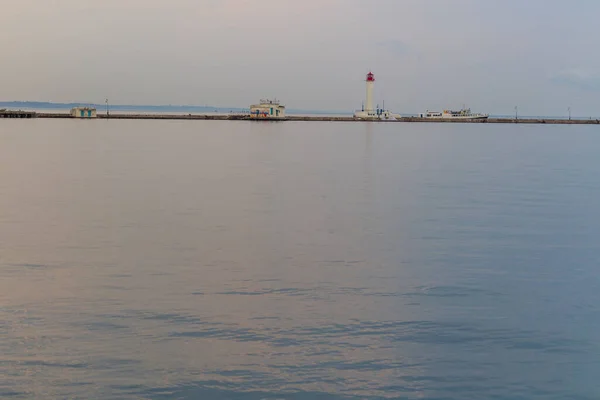 Odessa Ucrania Julio 2018 Faro Reúne Con Barcos Puerto Ciudad — Foto de Stock