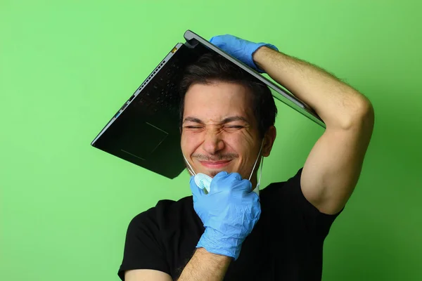 Jovem Expressivo Cara Fundo Verde Claro Emoção Nojo — Fotografia de Stock