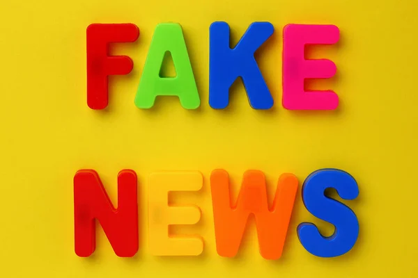 Text Made Multicolored Magnetic Letters Fake News Yellow Background — Stock Photo, Image