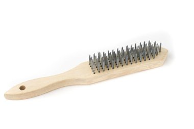 Tahtayı fırçalamak için metal yığınıyla fırçala. El aracı