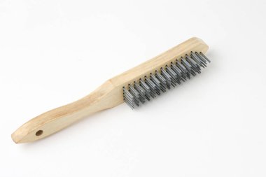 Tahtayı fırçalamak için metal yığınıyla fırçala. El aracı