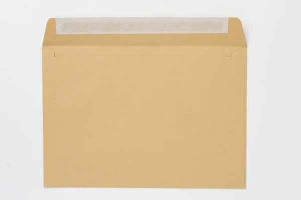 Envelope Papel Clássico Uma Mesa Madeira Branca Espaço Branco Para — Fotografia de Stock