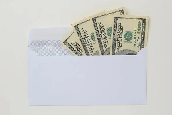 Klasická Bílá Obálka Dolary Uvnitř Bílém Dřevěném Pozadí Kopírovat Prostor — Stock fotografie