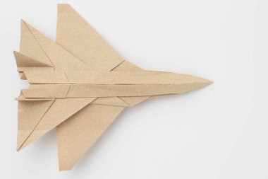 Origami kağıt uçak modeli. Seçici odak.
