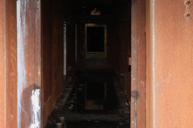 İnanılmaz bir Soğuk Savaş dönemi binası. 60 metre yeraltı sığınağı. SSCB 'nin en büyük gizli tesisi 1180 nolu anti-nükleer sığınaktır. Moldova Oliscani, Soldanesti bölgesi.