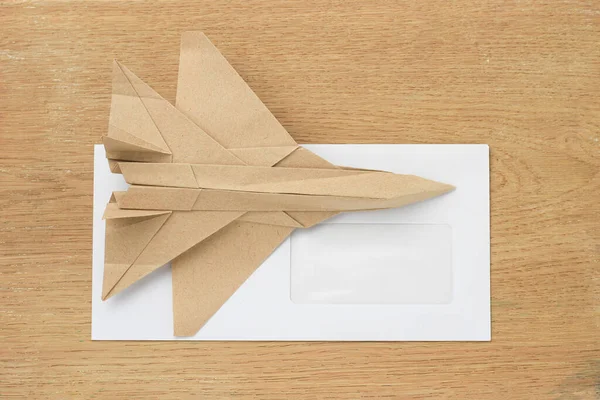 Origami Papier Flugzeug Attrappe Selektiver Fokus Vor Dem Hintergrund Eines — Stockfoto