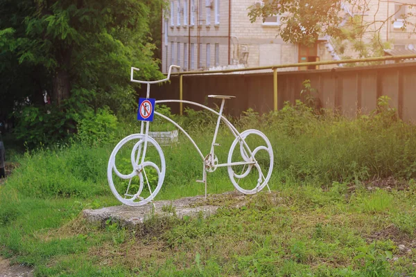 Декоративный Велосипед Солнечном Свете Жаркого Дня Тонированный Фон — стоковое фото