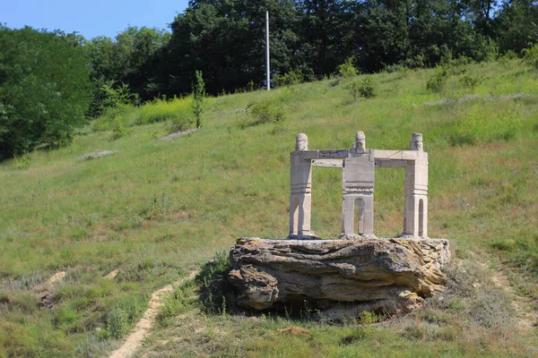 Monumento Domínio Público Tradições Autênticas Dos Povos Europa Oriental Conduzem — Fotografia de Stock