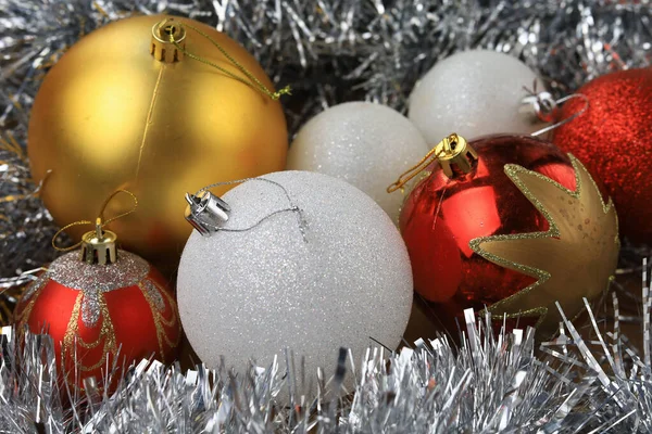 クリスマスボール 要旨新年の背景 選択的焦点 — ストック写真