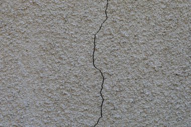 Çatallı, eski desenli, pürüzlü bir duvar. Tasarım için arkaplan veya grafik kaynağı