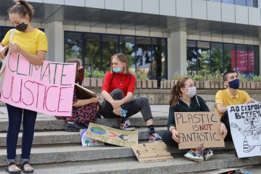 25 Eylül 2020 Balti veya Beltsy Moldova Gençliği dünya ekolojisini desteklemek ve plastiğin reddedilmesini protesto eylemi