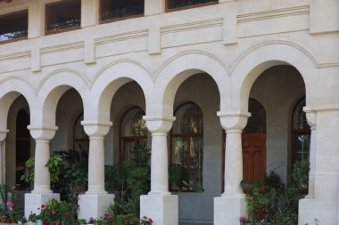 Tiganesti, Moldova ilginç bir mimari ve manzara tasarımına sahip eski bir erkek manastırı. Seyahat için cazibe. Hoş geldiniz.