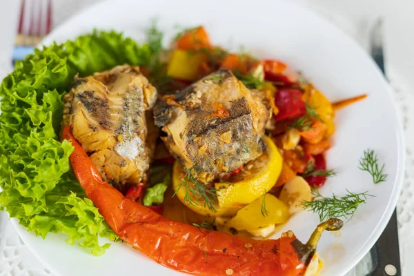 Pescado Mar Guisado Con Verduras Cocinar Comidas Saludables Casa Durante —  Fotos de Stock