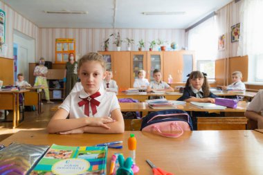 1 Eylül 2020 Balti veya Beltsy Moldova uzun bir aradan sonra okulun ilk okul günü covid-19 salgını ve yaz tatilleri nedeniyle