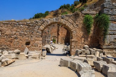 10 Ağustos 2023 Ephesus Turkey. Resimli editör kullanımı için. Eski bir şehrin kalıntıları, dünyanın yok olmuş bir harikası.