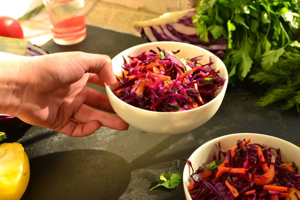 Red Cabbage Salad Bell Peppers Carrots Dark Background Healthy Bright — Stock Photo, Image