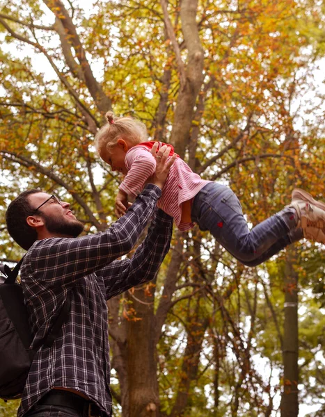 Baby Plays Dad Outdoors Autumn Father Holds Cute Little Girl — Stock Photo, Image
