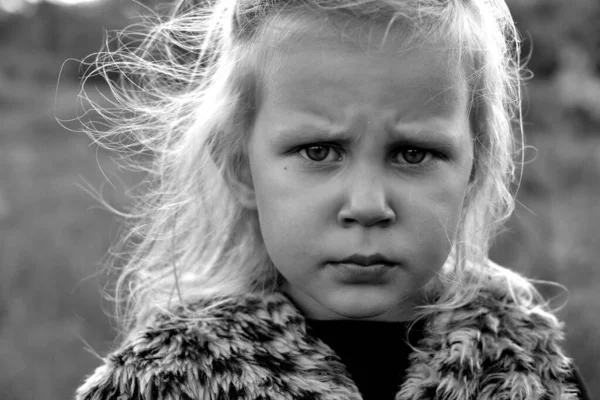Retrato Infantil Close Menina Livre Natureza Menina Bonita Anos Idade — Fotografia de Stock