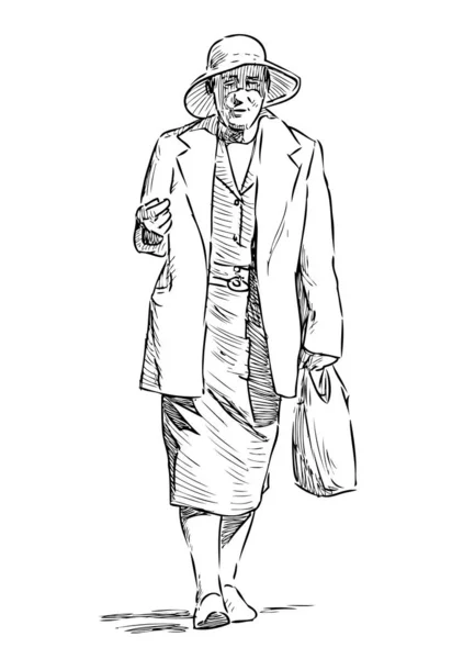 戴帽子的老年女商人沿街走的素描 — 图库矢量图片