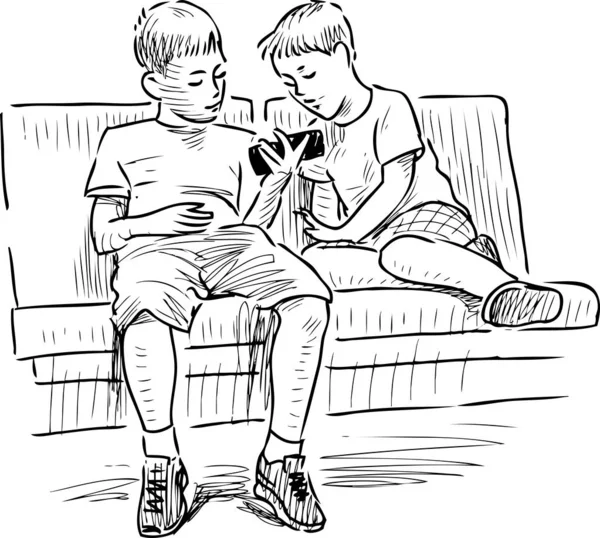 Ескіз Двох Маленьких Хлопчиків Мобільним Телефоном Сидять Дивані — стоковий вектор