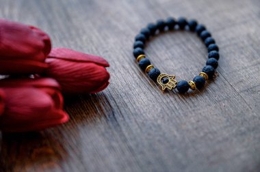 Hamsa sembollü havalı tasarım siyah bilezik..