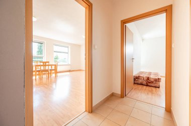 Dairenin koridoru güzelmiş..