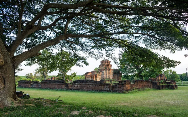 Prasat Nong Hong Sítio Arqueológico Pequeno Consistindo Três Pagode Uma — Fotografia de Stock