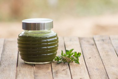 Özellikleri fesleğen yaprakları aşırı yağ ve şeker vücuttan sürücü için yardım ve bütün ayıklanan su bağırsak sıkıştırma azaltma etkisi vardır. Mide ülseri tedavisinde