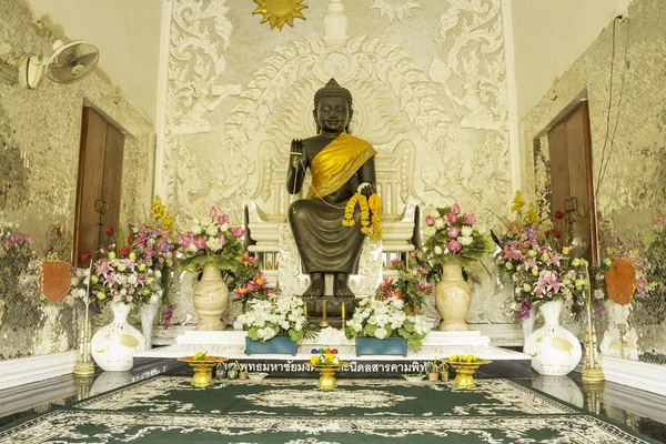 Estatua de Buda Mahachai Mongkhon Maethaneedol Sarakham —  Fotos de Stock