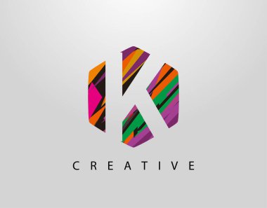 Soyut Hexagon K Harf Logosu. Yaratıcı Renkli Şeritlerle İlk K 