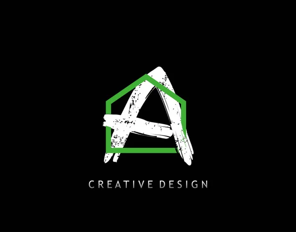 手紙のロゴ 緑の家の形のインターロックとグランジーレターデザイン 不動産建築のアイコンデザイン — ストックベクタ