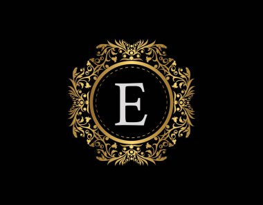 Lüks Rozet E Logosu. Güzel bir çiçek süsüyle süslü altın kaligrafi amblemi. Klas Çerçeve Tasarım Vektörü illüstrasyonu.