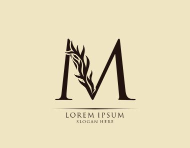 Kaligrafi M Harfi. Zarif kraliyet tarzı. Hat sanatları logosu. Kitap tasarımı için klasik amblem, marka adı, mühür, restoran, butik, otel.  