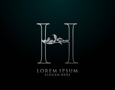 Klasik H Harfi Simgesi. Lüks Gümüş Kaligrafi Sanatı logosu. Kitap tasarımı için klasik amblem, marka adı, mühür, restoran, butik, otel.  