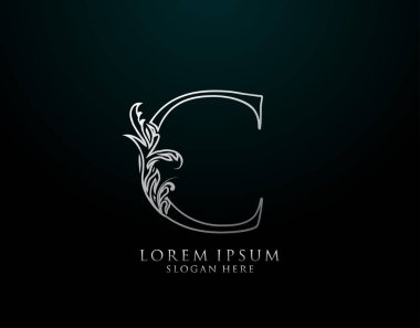 Klasik C Harfi Simgesi. Lüks Gümüş Kaligrafi Sanatı logosu. Kitap tasarımı için klasik amblem, marka adı, mühür, restoran, butik, otel.  