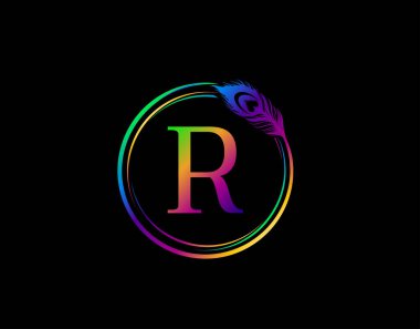 R Harfi Hologram Rengi Tavus kuşu tüyüyle süslenmiş. Tavus kuşu tüyüyle çember rozeti. 
