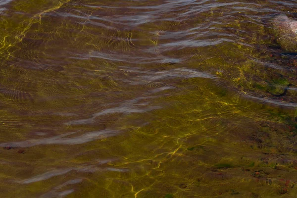 Zicht Het Zand Stenen Onder Water Met Golven Voorgrond Schittering — Stockfoto