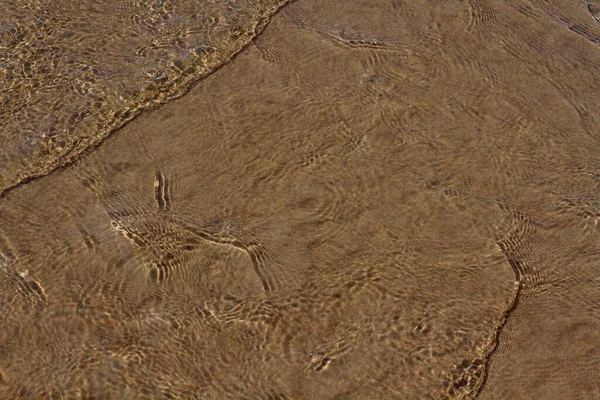 Θέα Της Άμμου Και Πέτρες Κάτω Από Νερό Κύματα Στο — Φωτογραφία Αρχείου