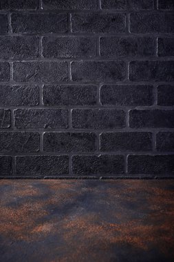 Boş tablo ve tuğla duvar arka plan