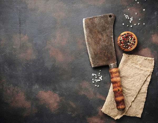 Butchers vintage cleaver with spices — Stock Photo, Image