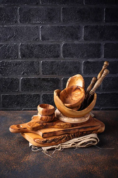 Wooden dishes on a brick wall background — Stock Photo, Image